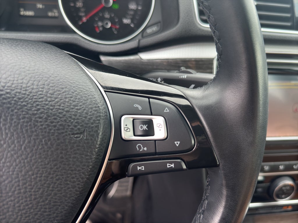 2018 Volkswagen Passat 2.0T SEL Premium