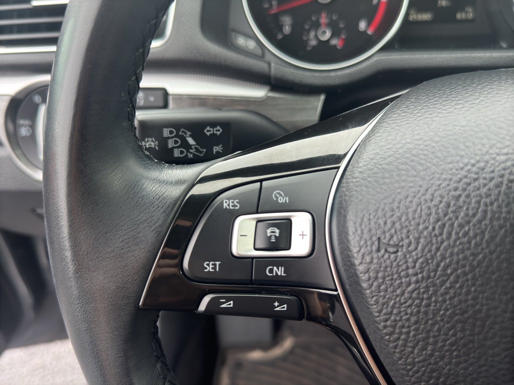 2018 Volkswagen Passat 2.0T SEL Premium