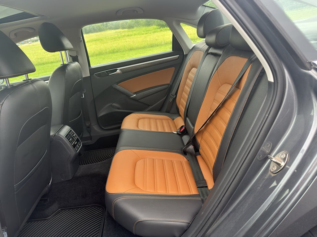 2018 Volkswagen Passat 2.0T SEL Premium