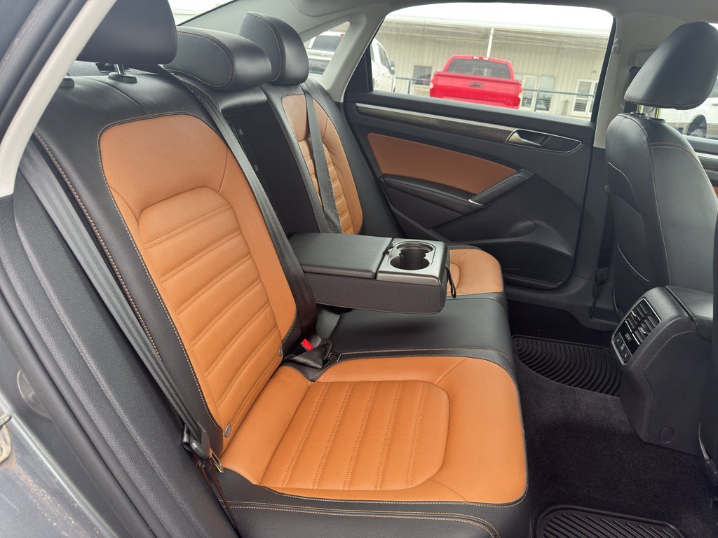 2018 Volkswagen Passat 2.0T SEL Premium