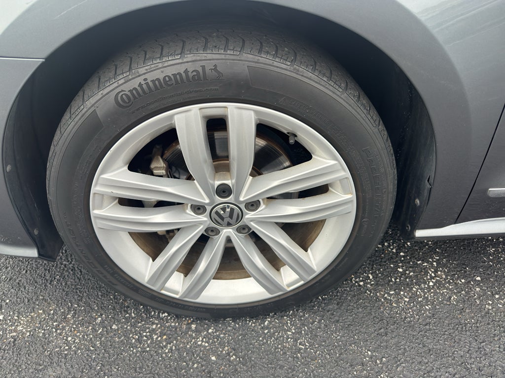 2018 Volkswagen Passat 2.0T SEL Premium
