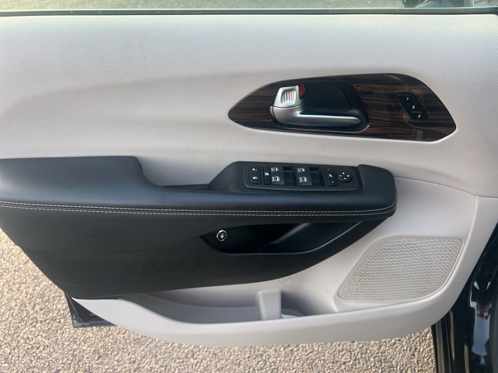 2023 Chrysler Pacifica Hybrid Limited