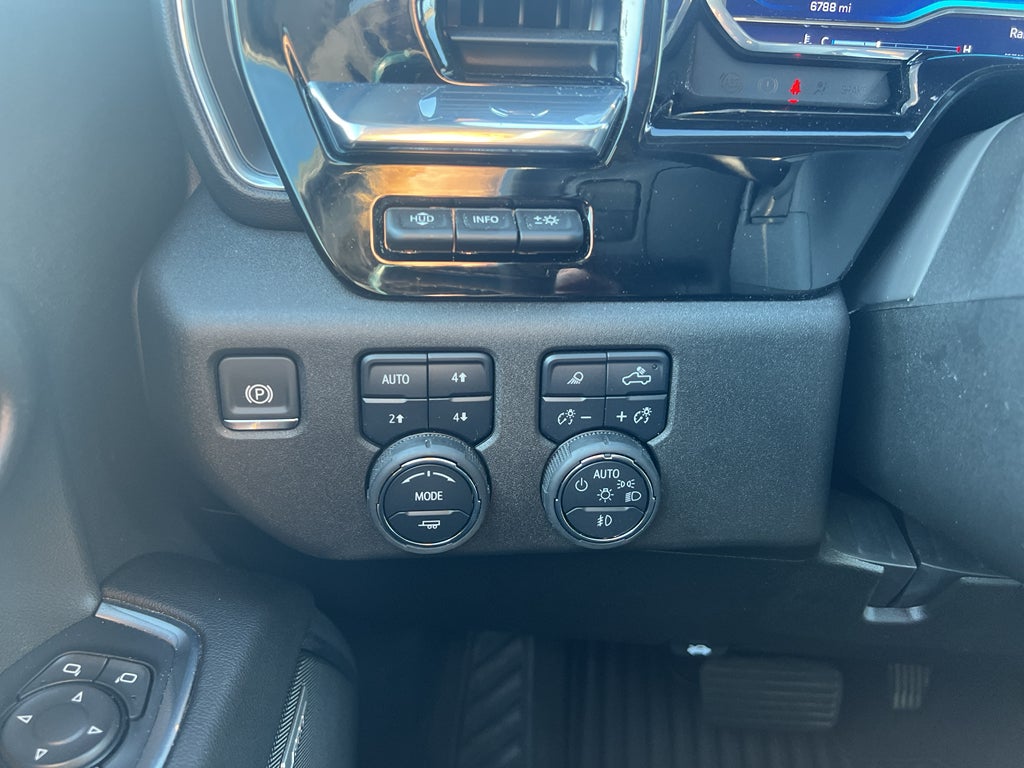 2025 Chevrolet Silverado LTZ