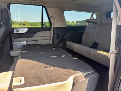 2022 Lincoln Navigator L Reserve