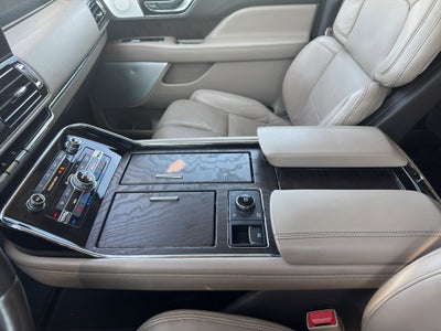 2022 Lincoln Navigator L Reserve