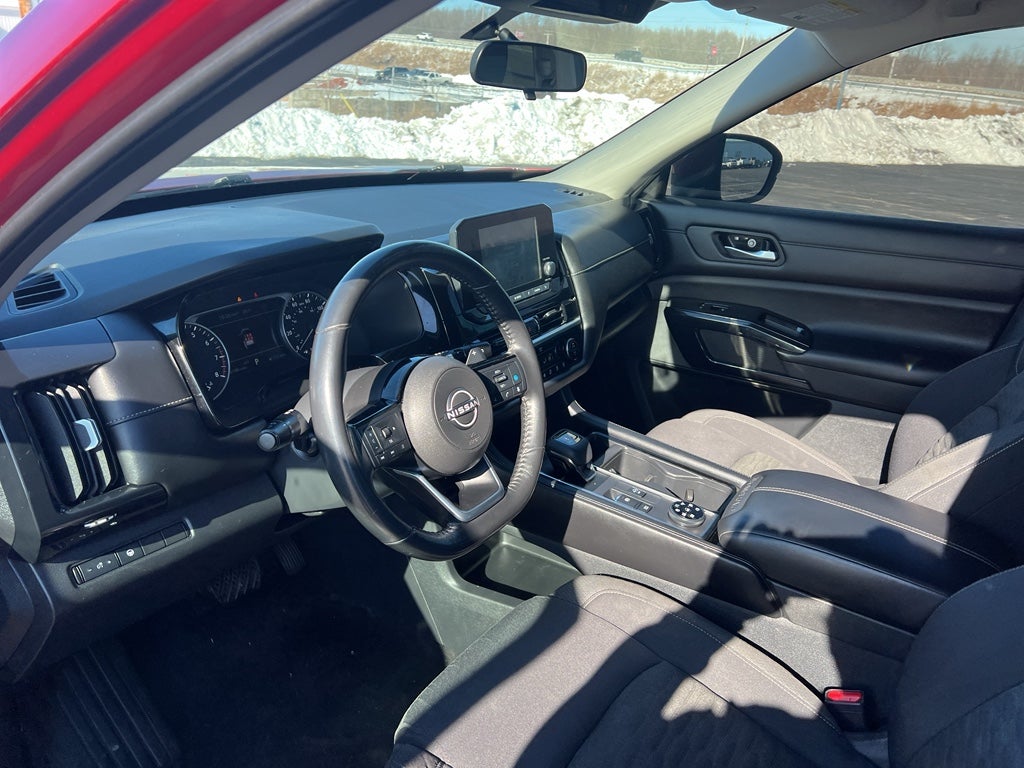 2022 Nissan Pathfinder SV