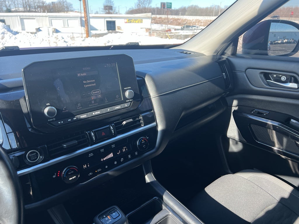 2022 Nissan Pathfinder SV