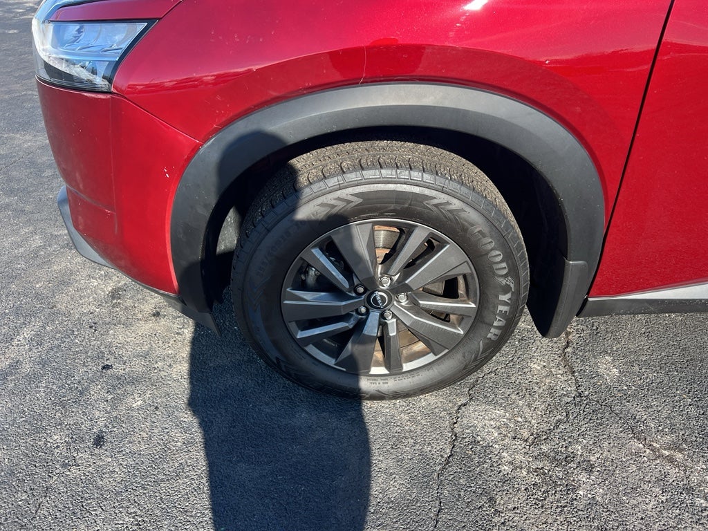 2022 Nissan Pathfinder SV