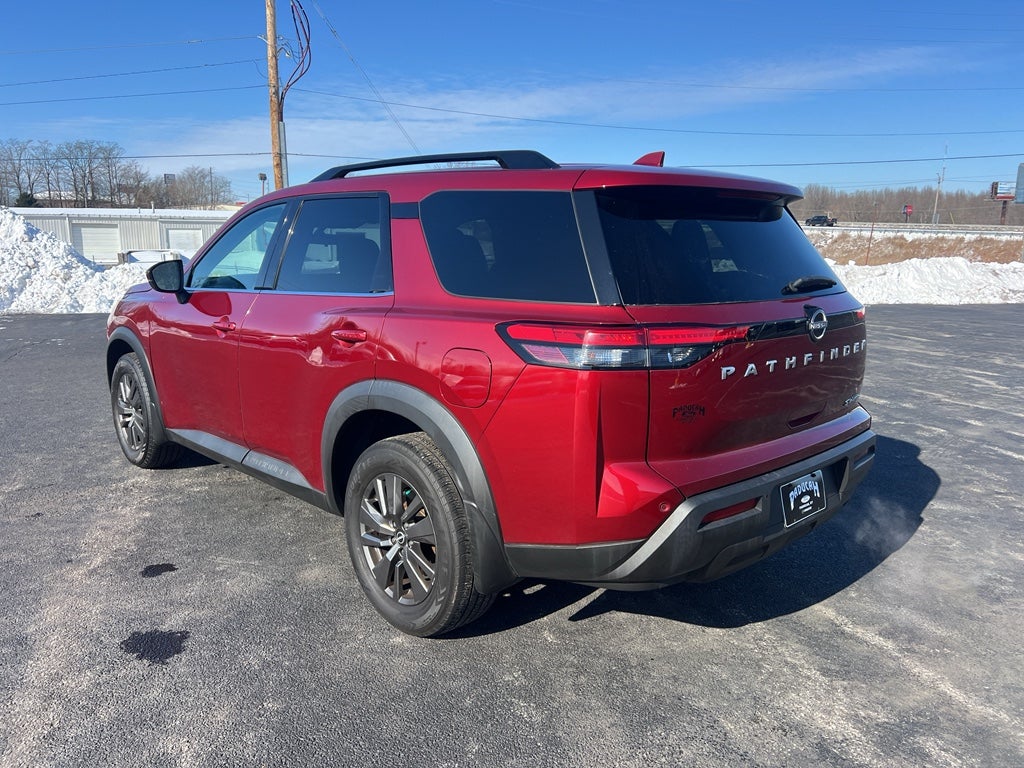 2022 Nissan Pathfinder SV
