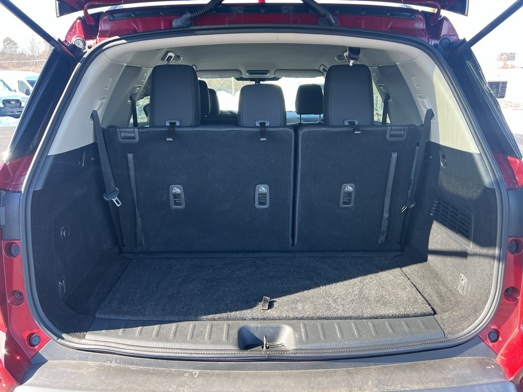 2022 Nissan Pathfinder SV