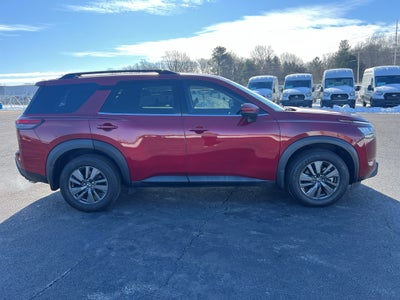 2022 Nissan Pathfinder SV