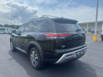 2024 Nissan Pathfinder SL