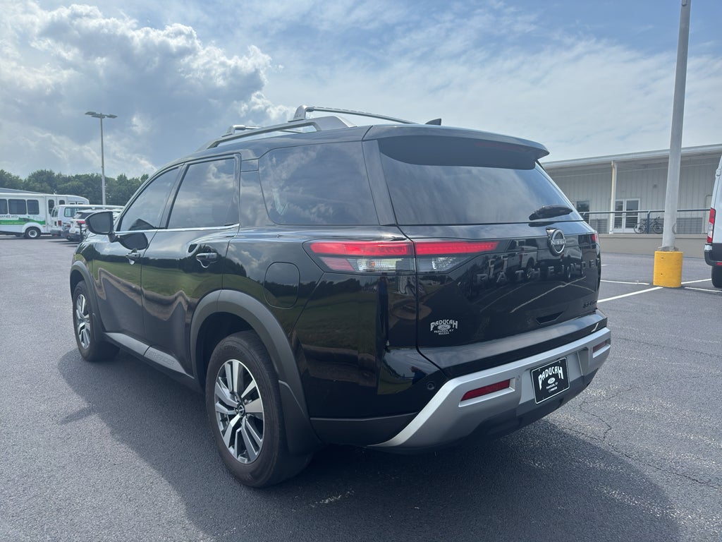 2024 Nissan Pathfinder SL